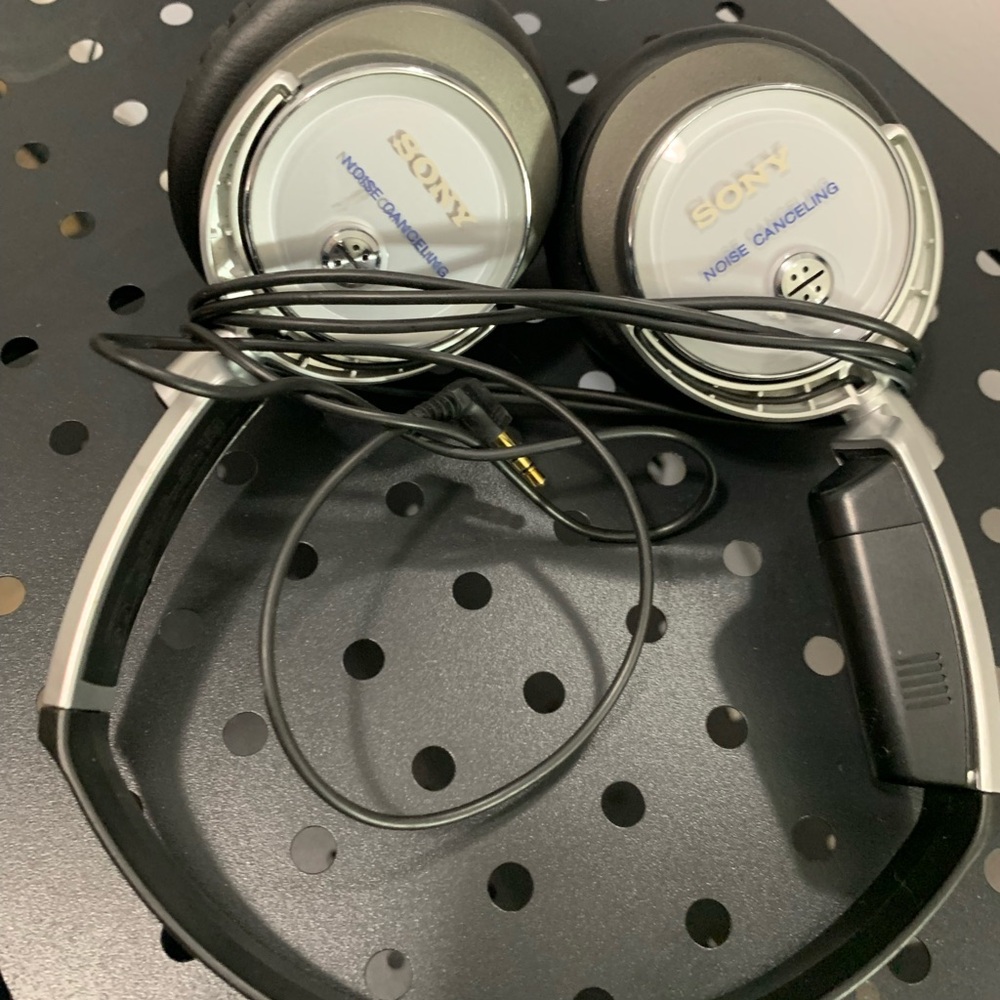 Sony Silver and Black Noise Cancelling Headphones